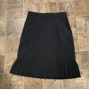 Dress Barn Size 4 Gray Skirt